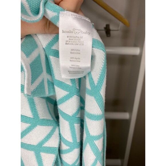 Koala Baby Herringbone Blanket 38 by 41 inches Kids Blue & White Soft Chevron - Picture 4 of 5